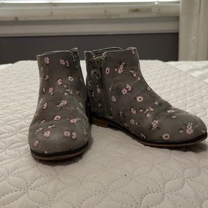 Cat & Jack toddler girl grey floral print boots in great condition size 11